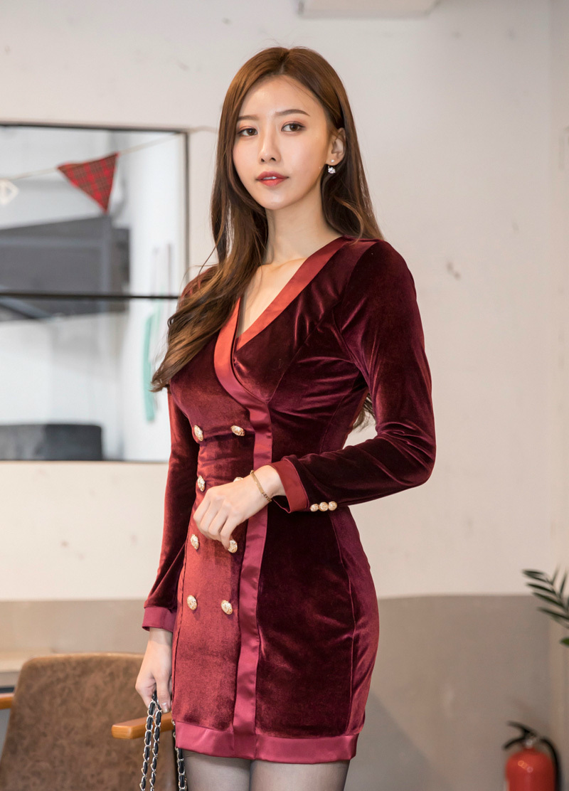 绚烂艳丽亮红潮流裙