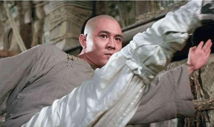 黄飞鸿儿子被打死, 宝芝林被毁了, 自己死后连棺材钱都是朋友凑的