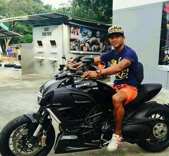 特点是暴躁凶猛,爆发力出色,这也和播求的格斗风格接近.