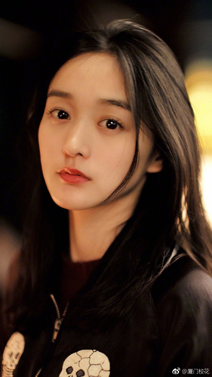 她叫何泓姗匆匆那年剧版饰演方茴身高163cm白羊座