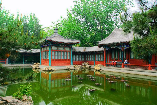 掩映下也是韵味十足(图源:新浪博客 南城)除了静雅园,丁香书院内的风