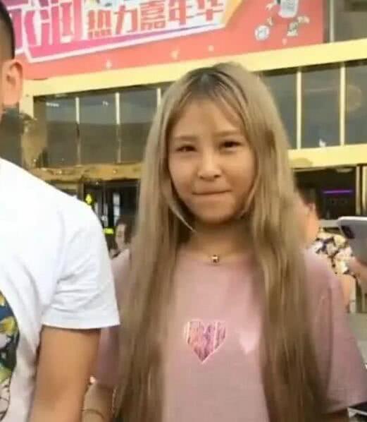 抖音女神素颜照被曝光:猫妹妹成大胖子,莉哥一言难尽!