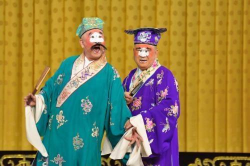 京剧丑角演员的鼻子为何是白色的?