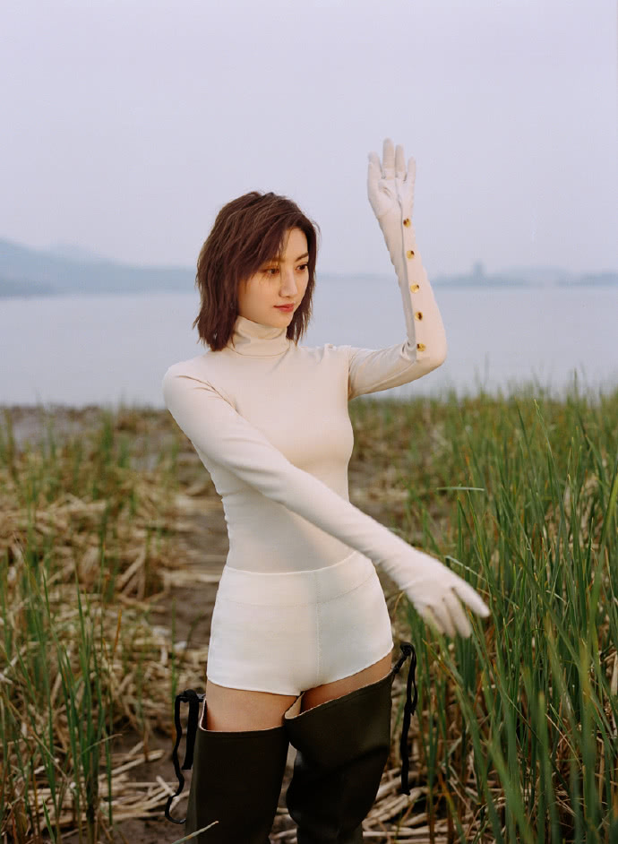 景甜农地安全裤上阵拍写真网友真看出来是有对象的人了