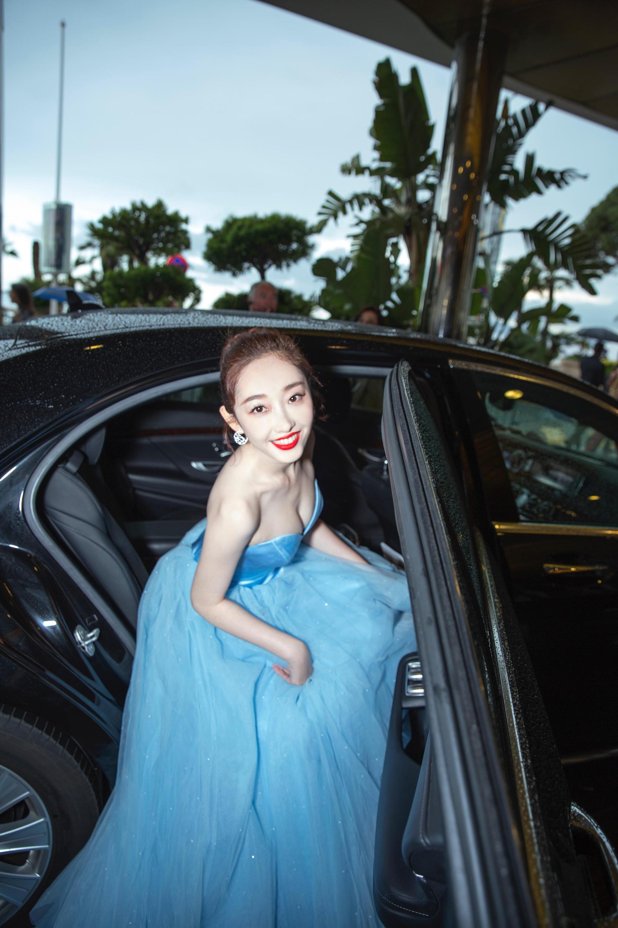 小花旦蒋梦婕入驻美图社交圈 分享独家戛纳高清美照