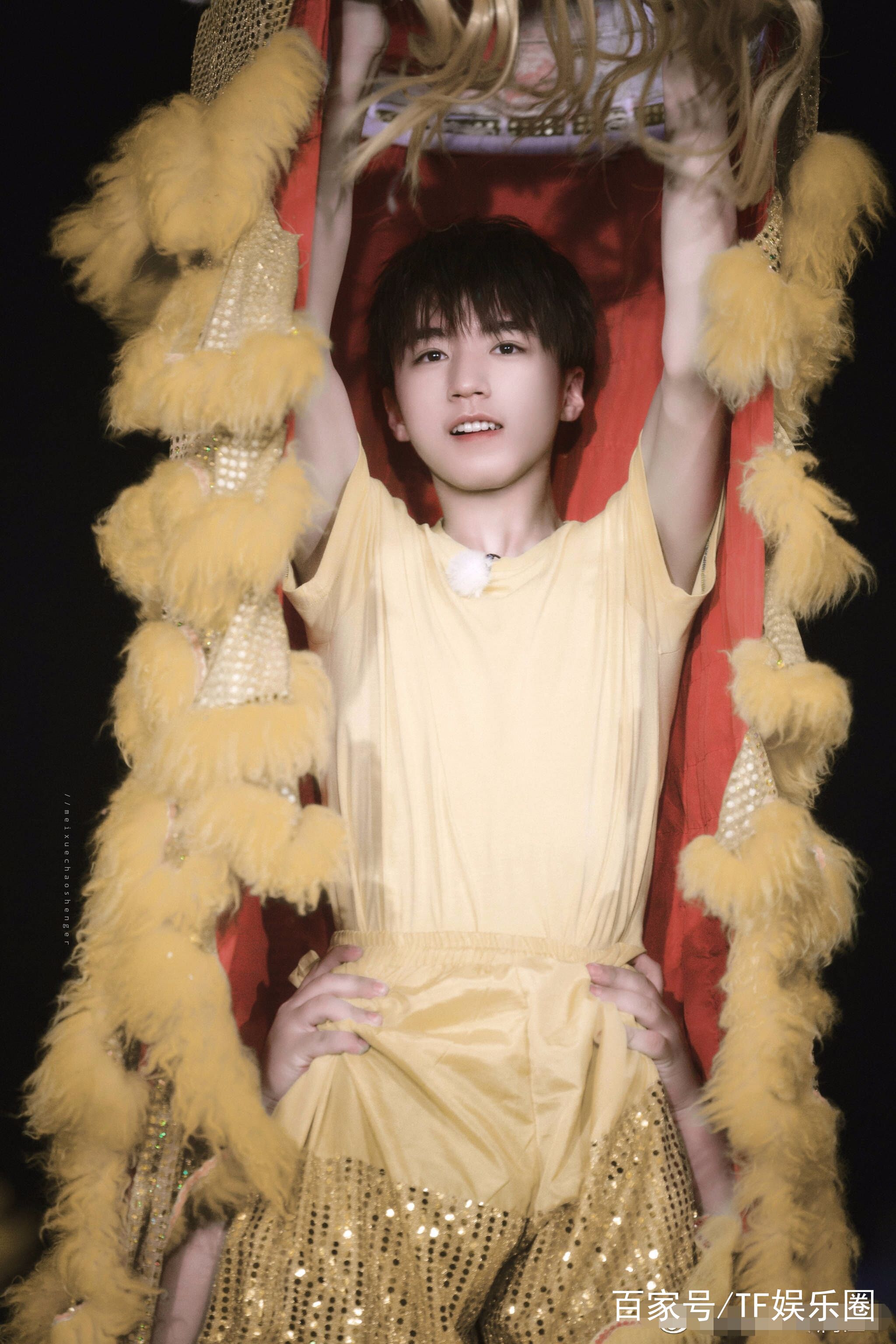 王俊凯拿了她的扇子,粉丝们都说王俊凯该"倒霉"了