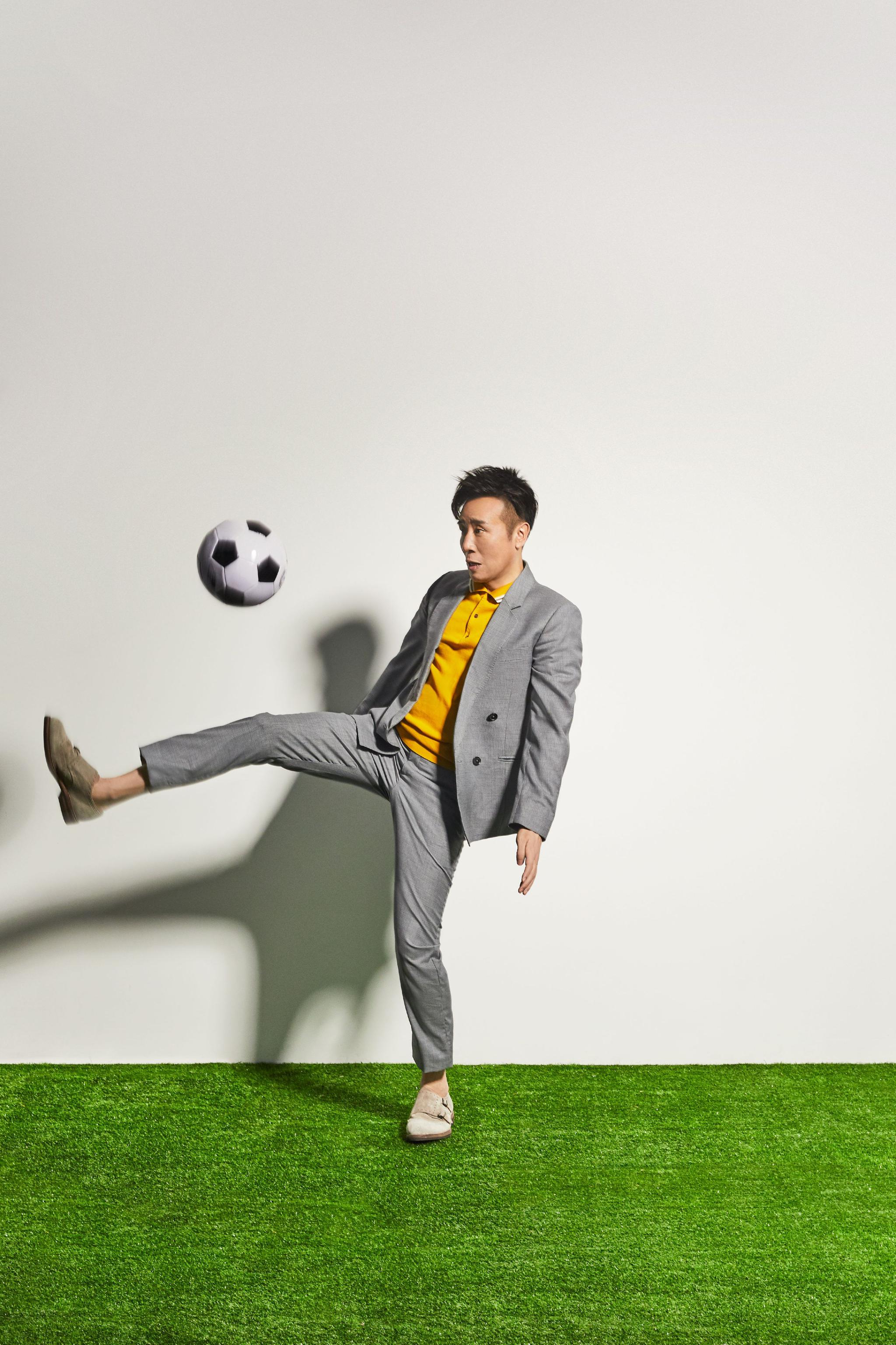 曝光最新足球写真,热心公益呼吁大家关注乡村体育教育