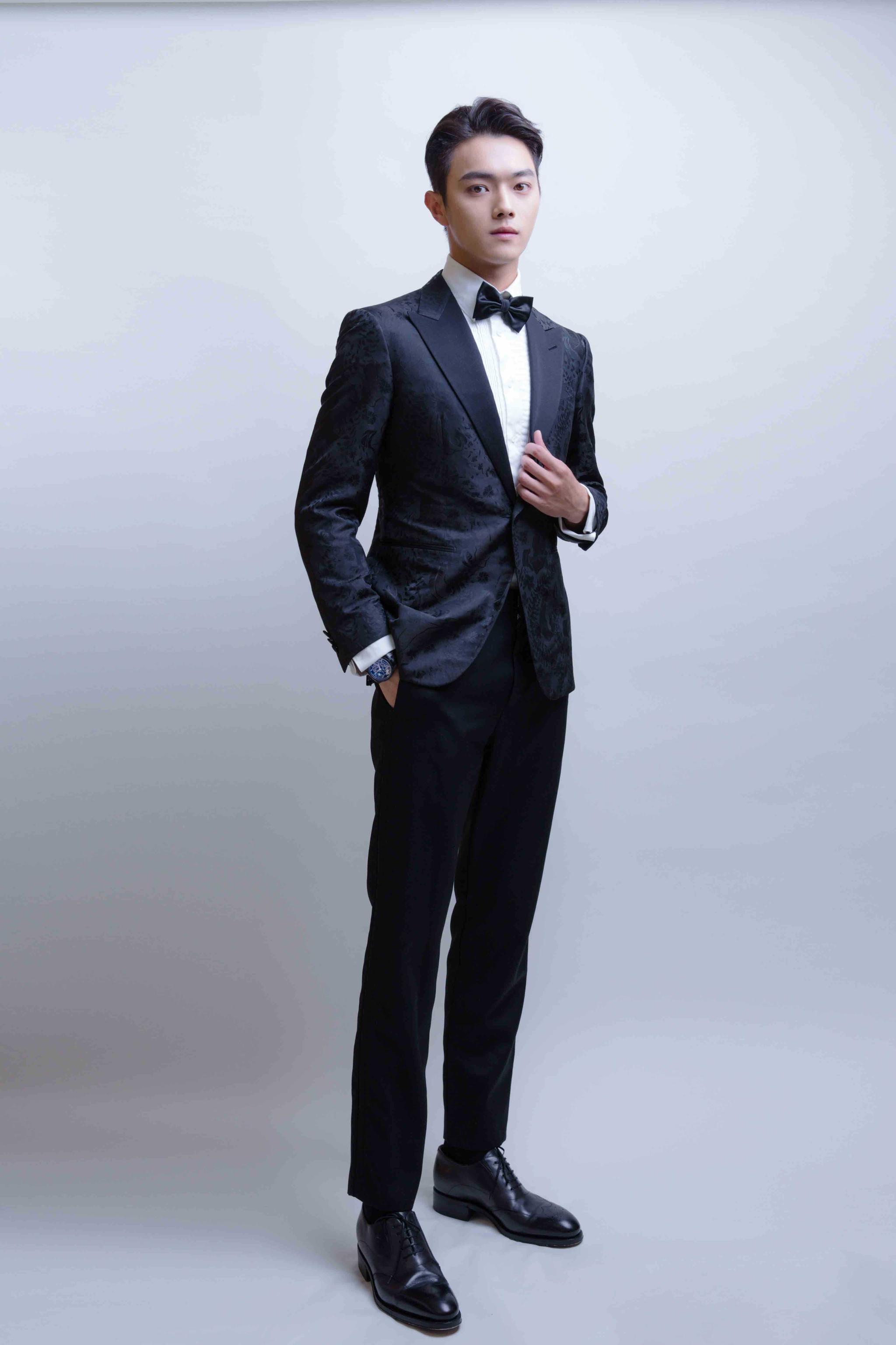 许凯亮相影业发布会携双剧男主成新人潜力股