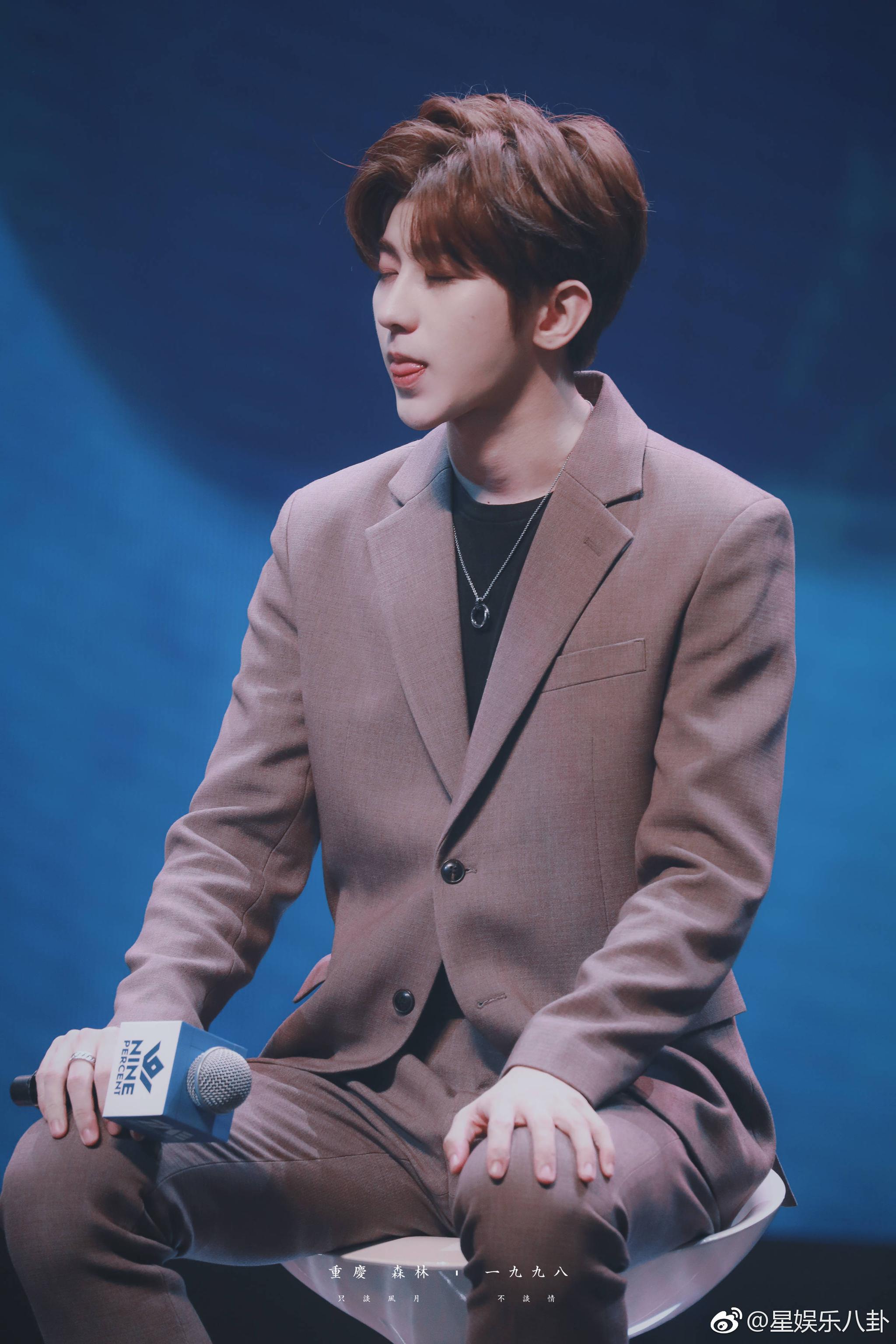 蔡徐坤ninepercent广州新专辑分享会饭拍图:今日份金色清新顺毛坤