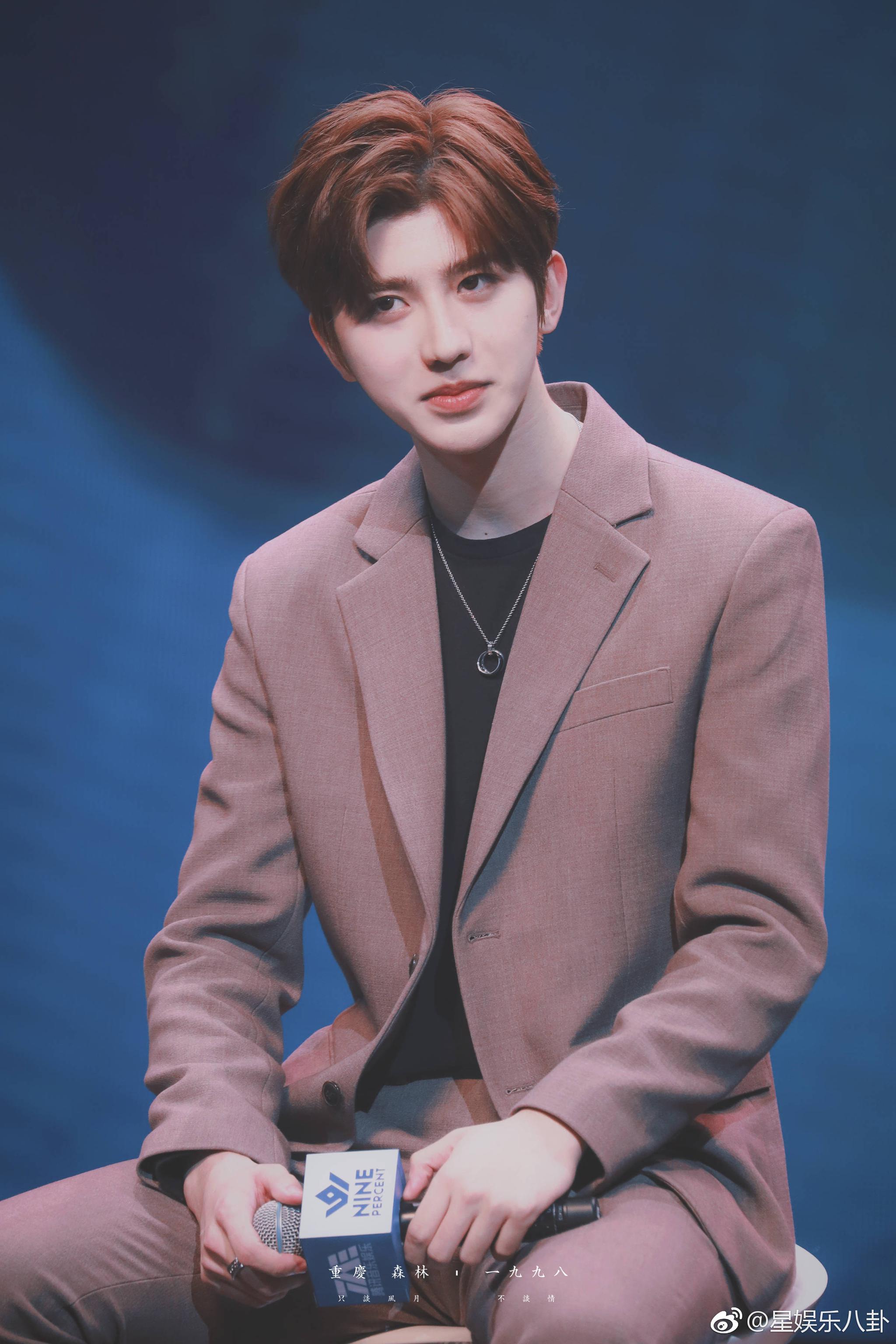 蔡徐坤ninepercent广州新专辑分享会饭拍图:今日份金色清新顺毛坤