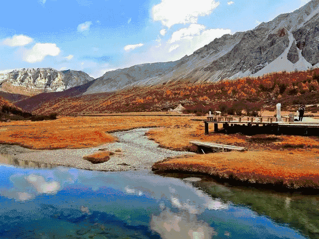 中国四川旅游看世界级的美景和可爱大熊猫,品尝当地火辣的美食!