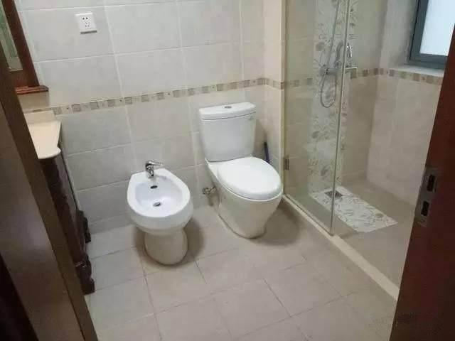 晒晒农村老家的80万自建房,有两个厨房,卫生间的洁具赌你没见过