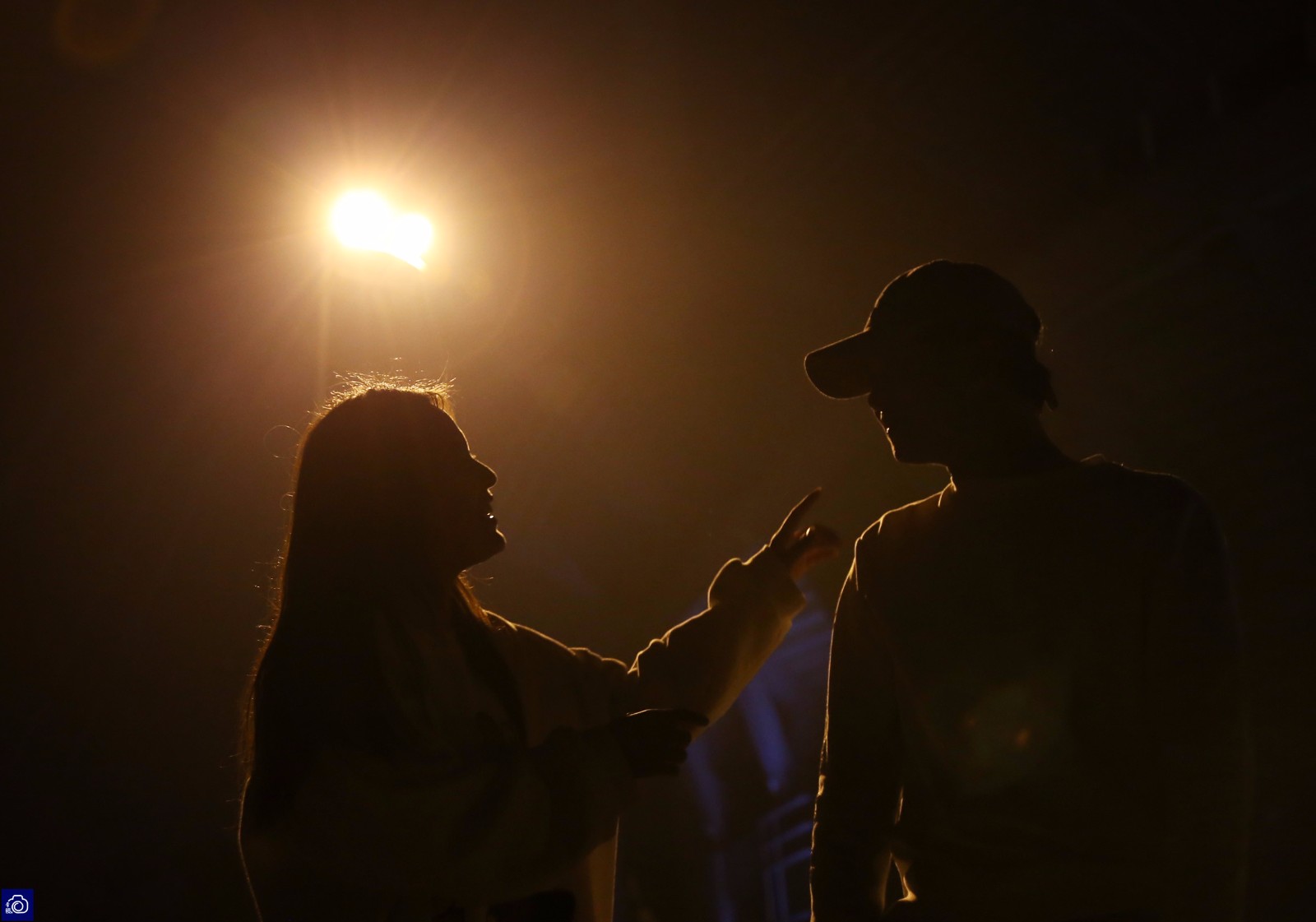 实拍95后异地恋情侣10天见一次面每次见面要跑上千里路