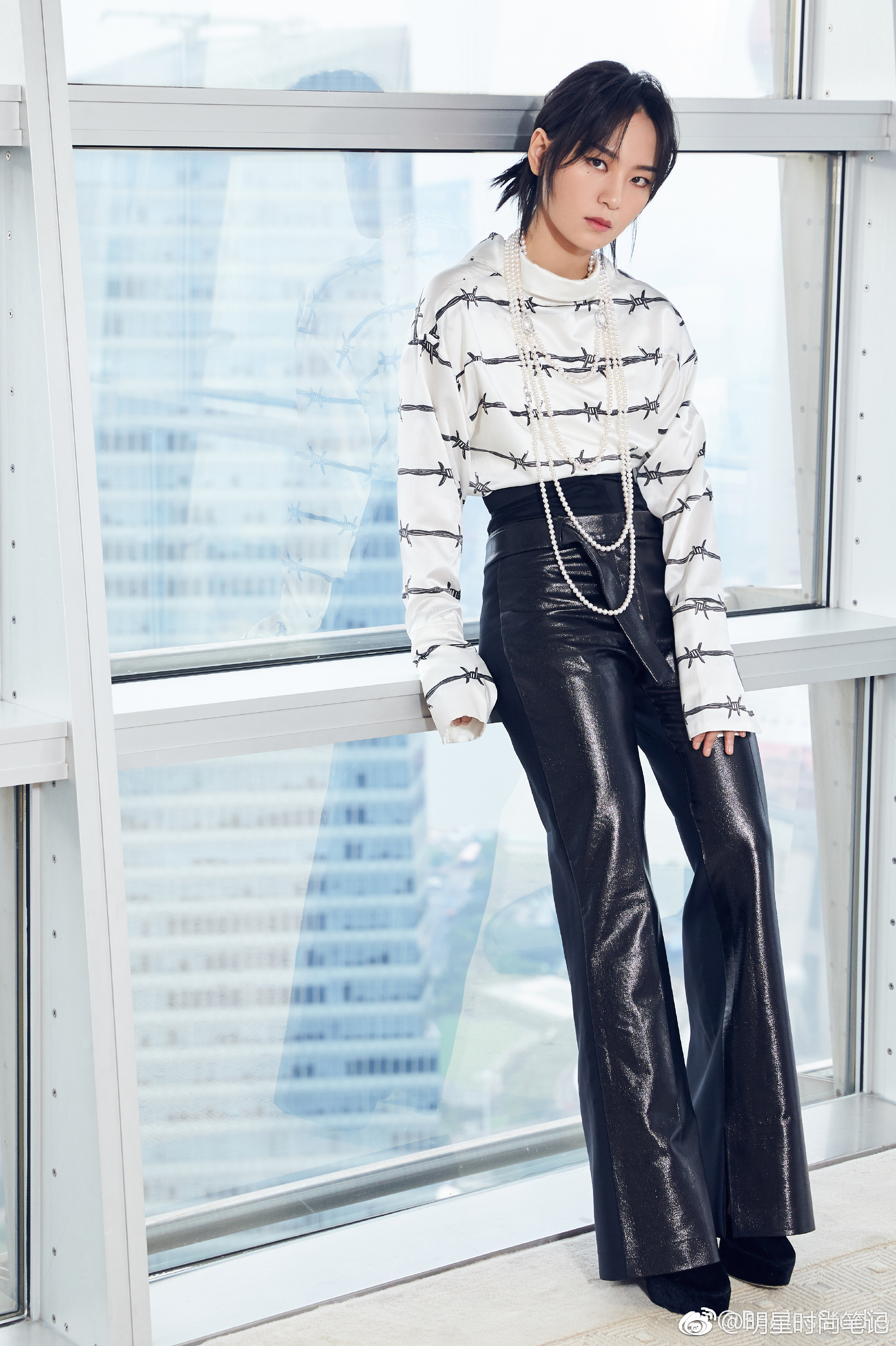 周笔畅elle风尚大典红毯look今日份大长腿