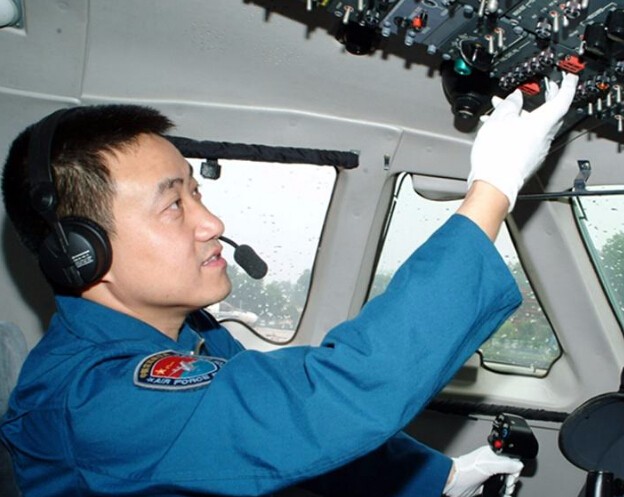 一架运20刚起飞舱内就发出警报声飞行员一个动作紧急化解