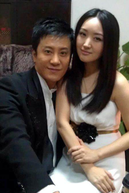 毛宁隐瞒十年的妻子近照,颜值逆天不输杨钰莹,难怪他不愿公开