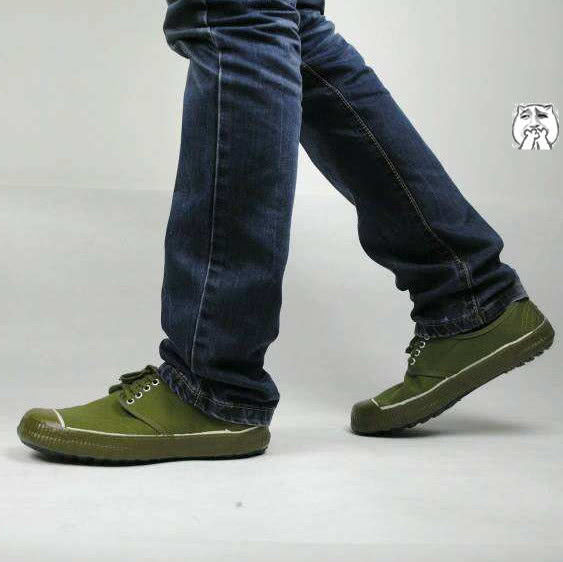 风靡农村乡镇的解放鞋,却成欧美超模的最爱,身价瞬间暴涨十几倍