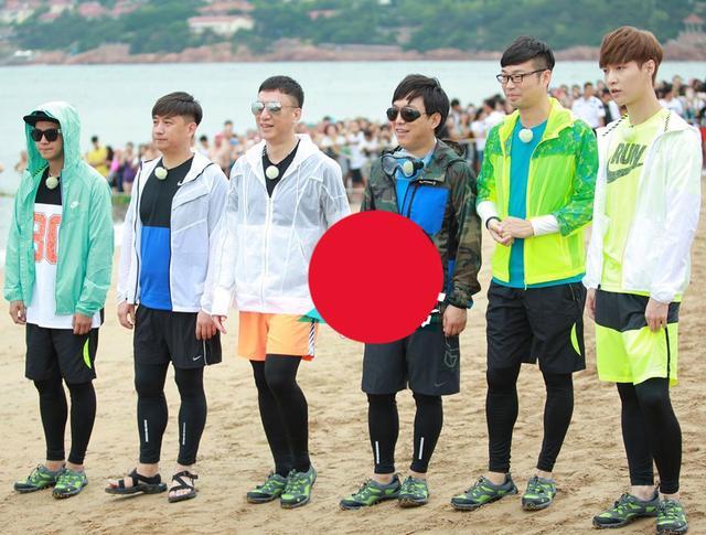 除非他和另一个男星合影|胡歌|吴亦凡|合影_新浪新闻