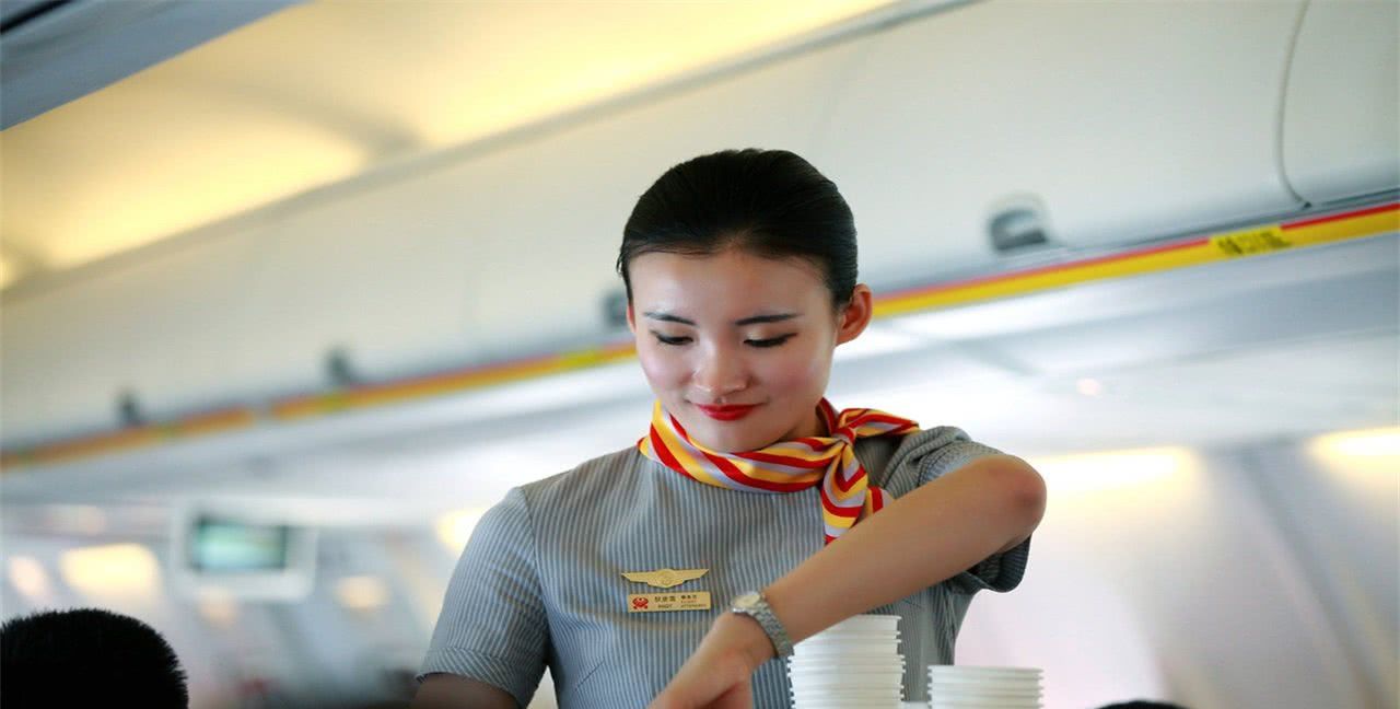美国空姐多数是大妈级别,中国招的都是高颜值的,其中有何猫腻?