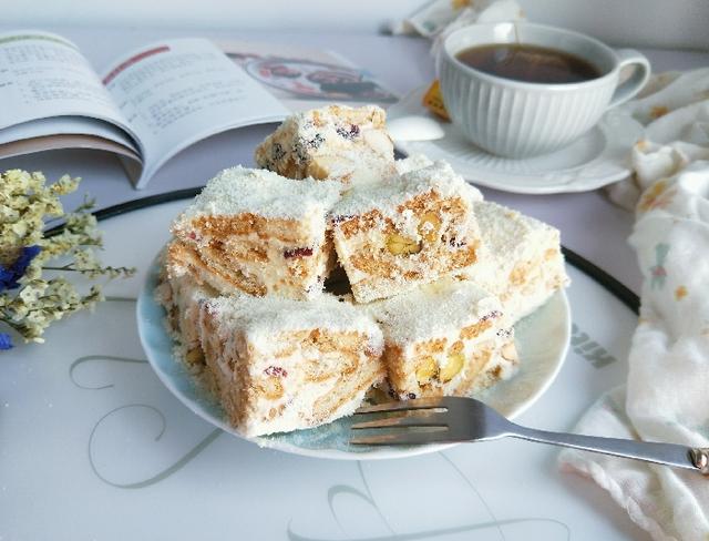 雪花酥好吃太贵,自己做省钱做法还简单,大人小孩都喜欢!