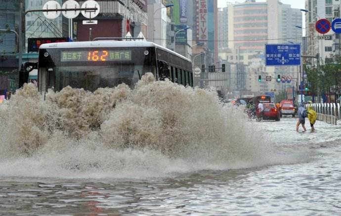 "城市内涝"担心"车被淹",看到这些车,是不是觉得很不可思议