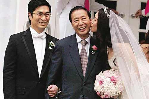 港姐嫁超级富豪,处处插手丈夫的事业,做不成武则天反成孤家寡人