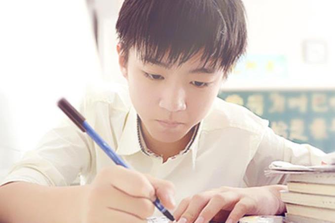 王俊凯曾被作业折磨,易烊千玺被五三"轰炸",王源将会是什么?