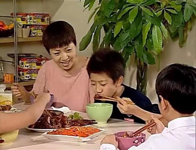 这几个细节说明《家有儿女》夏东海家多有钱