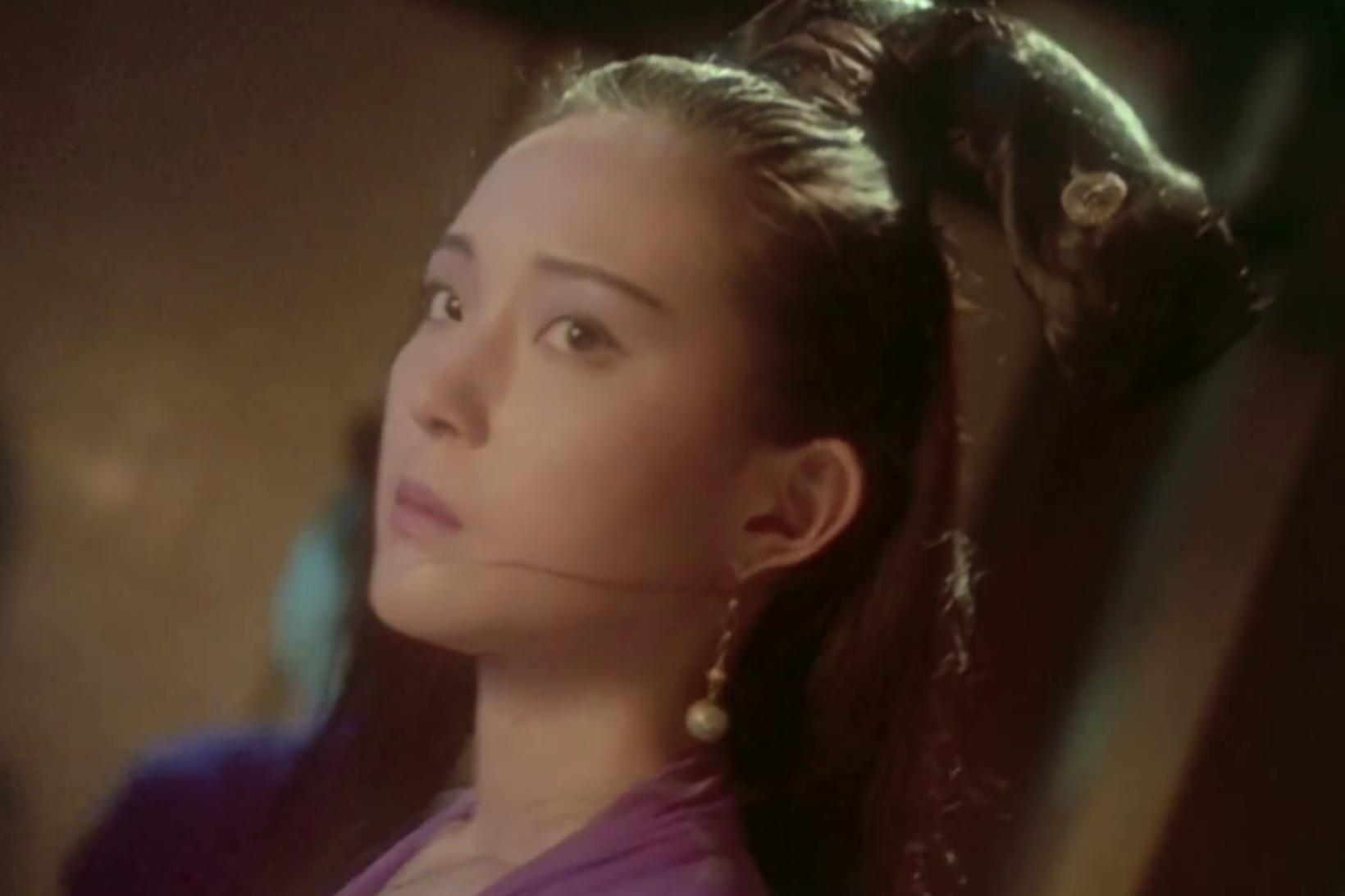 薛芷伦的美鲜明突出,她也曾与王祖贤飙戏