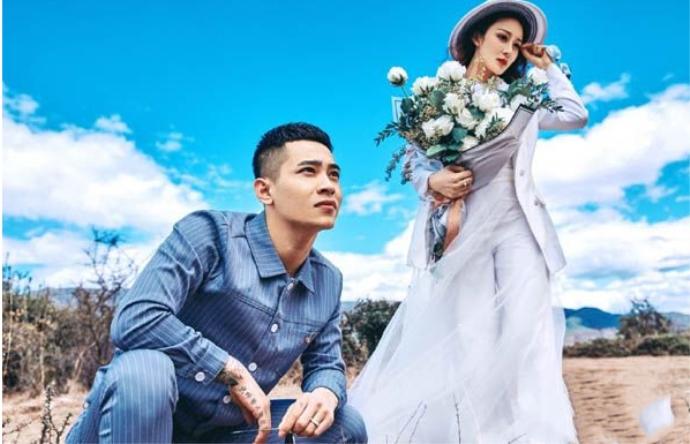 阿哲现身快手吴迪婚礼现场,与仙洋一起互动,网友调侃:难兄难弟