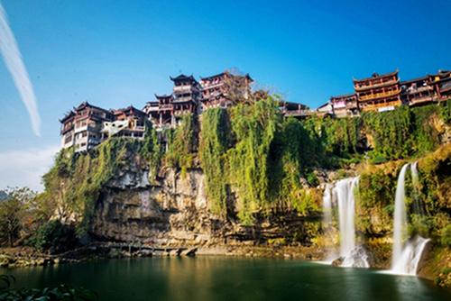 芙蓉鎮融自然景色與古樸的民族風情為一體的旅遊勝地,土家吊腳樓,青