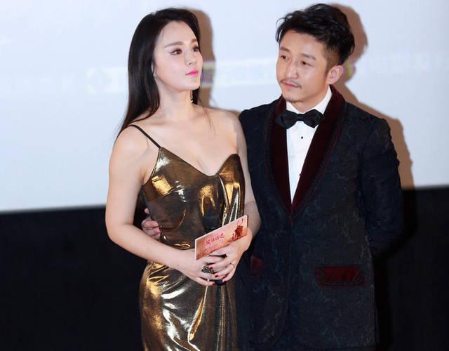 邹市明走下拳击台活动不断,老婆冉莹颖娇美相陪礼服却被评不端庄