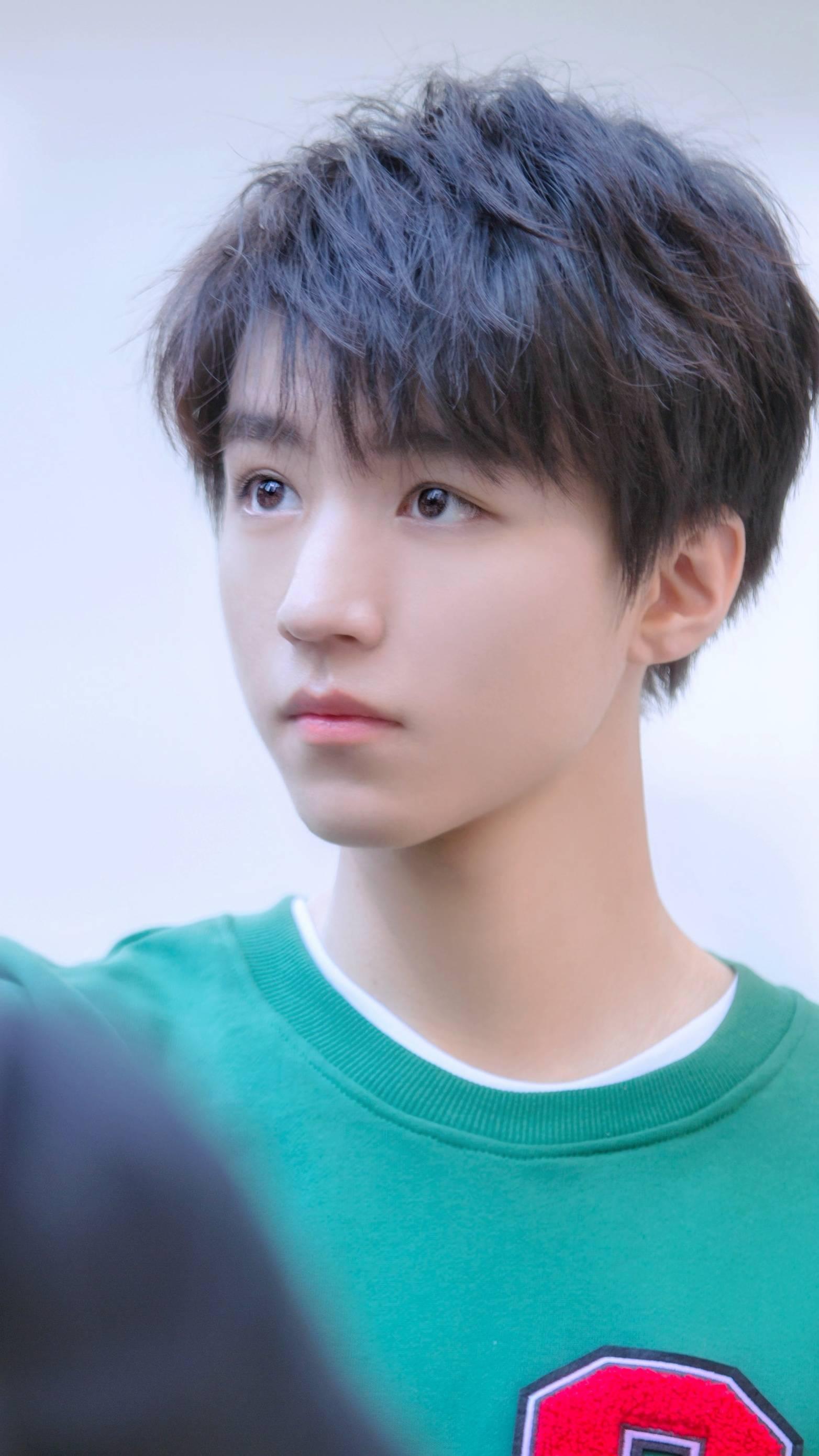 二月二龙抬头王俊凯晒新发型,没想到睫毛却抢了镜