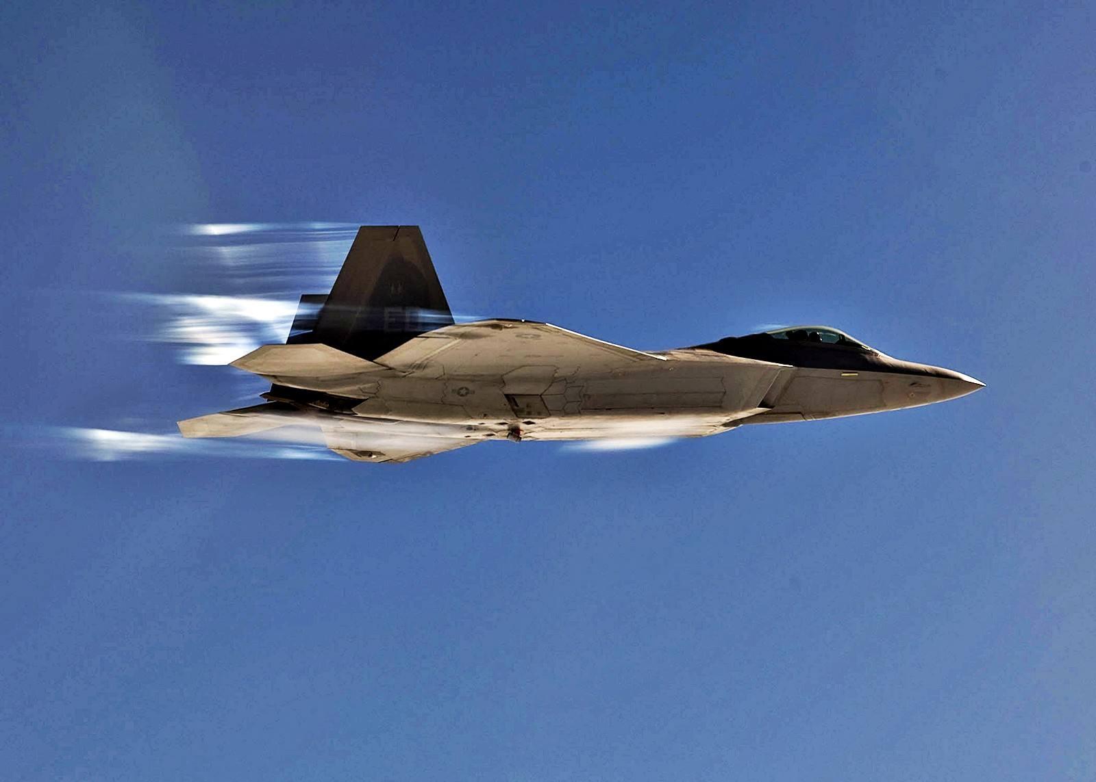 央视公布歼20最大飞行速度,比f22快一倍,导弹都追不上!