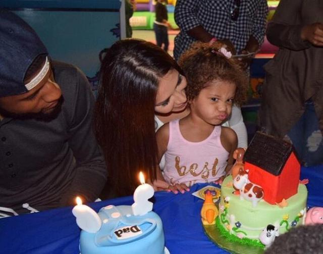 乔治不愧是科比的铁杆球迷,女友颜值可媲美瓦