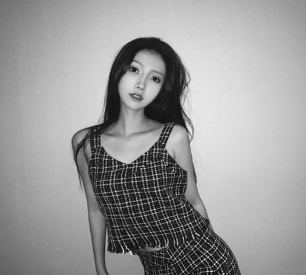 孙瑜,1994年出生,模特,演员.参加首届汽车模特大赛获最优雅奖.