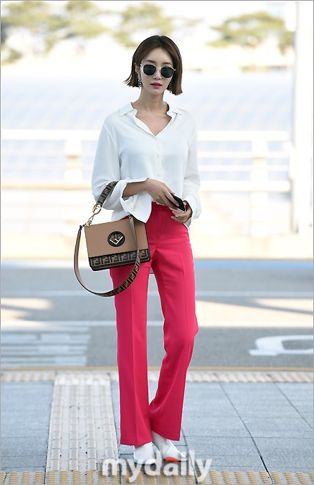 韩国女艺人高俊熙飞往塞班岛拍泳装写真