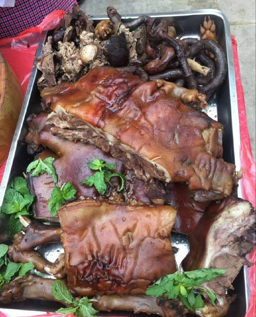 实拍,广西百色市某县,一年一度的本土美食节