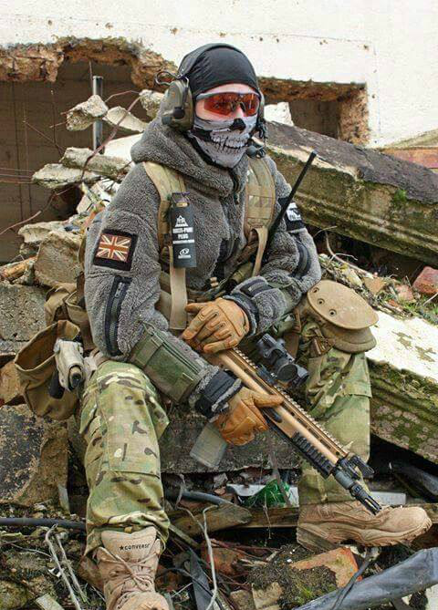 看外国雇佣兵与警察还有特种兵的装备这一身行头价值不菲