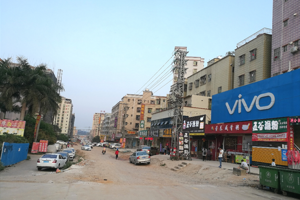 实拍,惠州大亚湾开发区内的城中村,这里很热闹,一点也不冷清