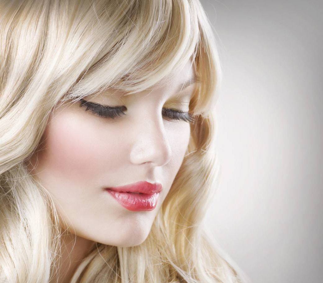 皮肤黄的女人,染发不要选这3个显黑颜色!立马变成"黄脸婆"!