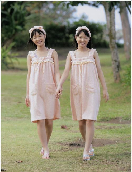 双胞胎姐妹一个嫁军人一个嫁商人,五年后再见,一个笑一个却哭了