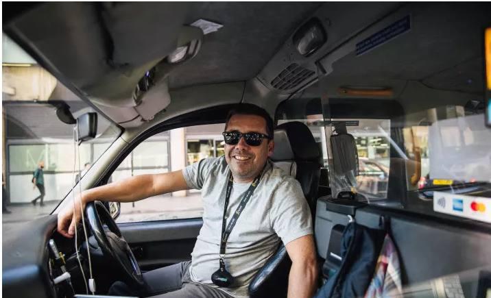 这一刻, 是属于伦敦黑色出租车司机的狂欢!