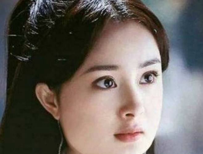 5大女星变成国字脸,热巴显壮,刘亦菲一本正经,杨幂不忍直视
