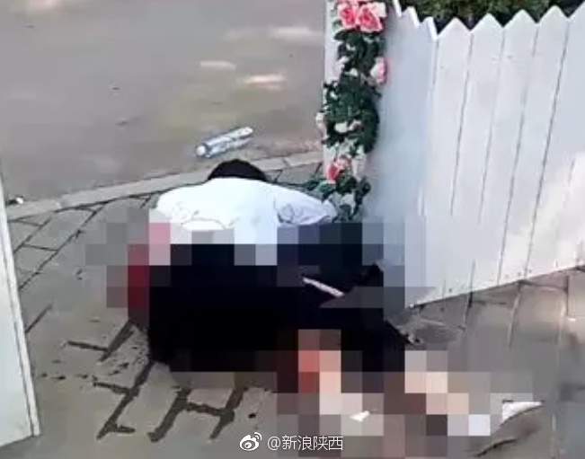 302路公交上发生伤人事件 多人受伤