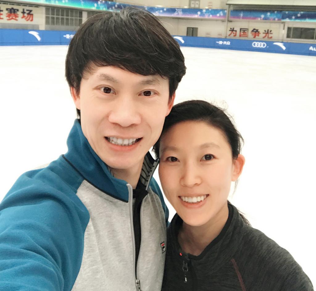 世界冠军夫妻庞清佟健近照:牵手25年,佟健创业愁白头,儿子两岁