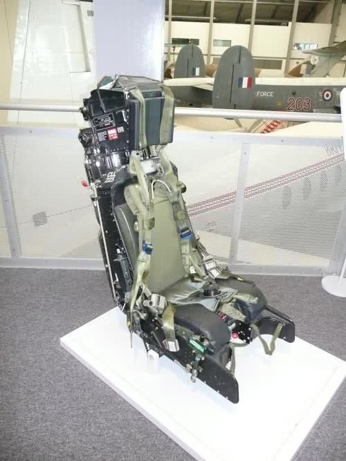 为什么不能在汽车上安装弹射椅?看完它的购买价格就知道了