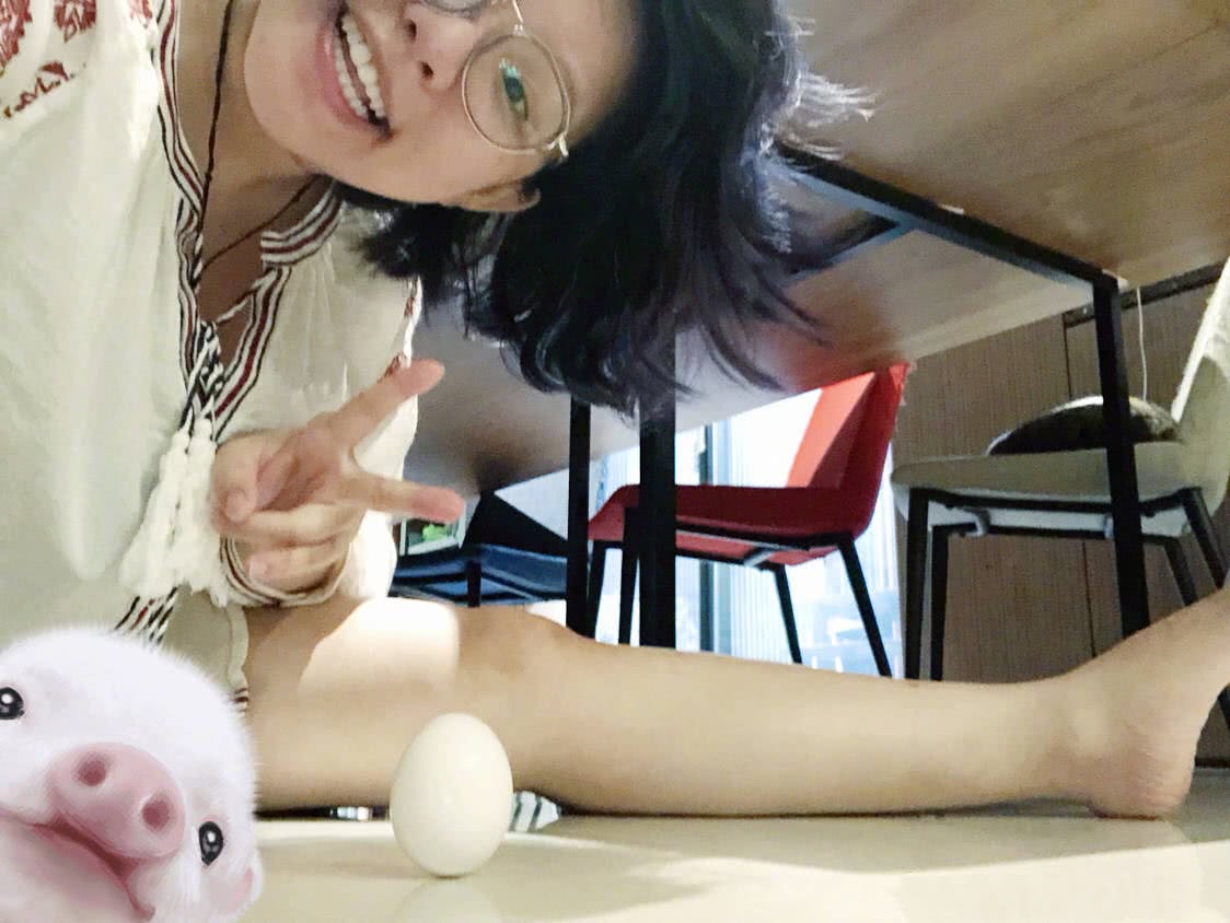 谢依霖大方晒布满妊娠纹的孕肚,坦言刚开始被吓到,但是乐观接受