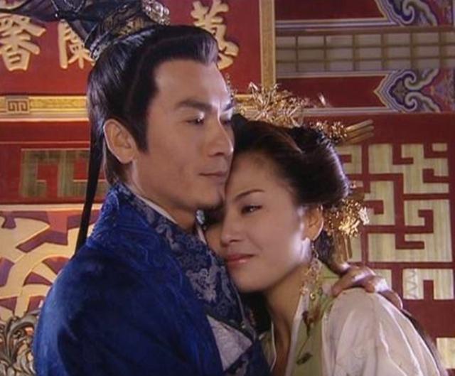 这个皇帝太无奈,明知道自己的老婆被抢夺,自己却只能默默的忍受