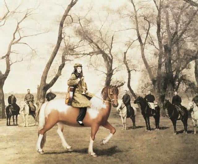 不动声色画人生——女画家韦蓉油画欣赏